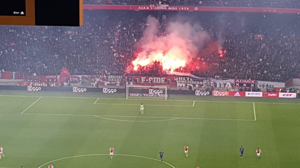 Sfeerfoto's van Ajax tegen Feyenoord