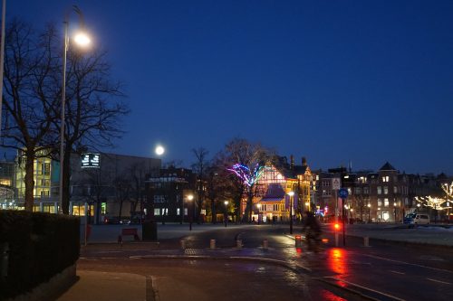 Prachtige verschijning 'Bloedmaan' boven Amsterdam 