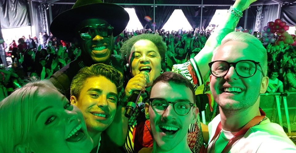 Ik had 3 boekingen, eerst de Pride Walk, toen de Pride Park wat TE GEK was en de afterparty van Rainbow Night als MC van Malefunktion waar de bekende drags van Rupauls Dragrce: Detox, Darienne Lake, Lady Bunny, Bianca del Rio en onze eigen Envy Peru hebben opgetreden. Ik treed wel vaker op na een optreden van Bianca dus is dat wel tof om haar weer te zien elke keer. Gewoon een eer om dit te mogen doen. En wat was het fijn om onze dansers en vrienden Ingereau en Thomas erbij te hebben. Het publiek zo enorm opgehyped! 