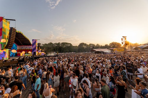 In het Amsterdamse Bos vierde Vunzige Deuntjes zaterdag 8 juli haar 10e verjaardag! Was jij hierbij niet aanwezig? Wil je wel weten wat je gemist hebt? Kijk dan naar deze mooie festivalfoto's!