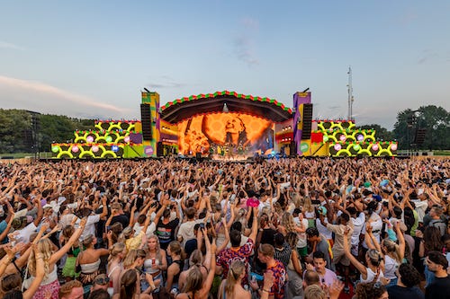 In het Amsterdamse Bos vierde Vunzige Deuntjes zaterdag 8 juli haar 10e verjaardag! Was jij hierbij niet aanwezig? Wil je wel weten wat je gemist hebt? Kijk dan naar deze mooie festivalfoto's!