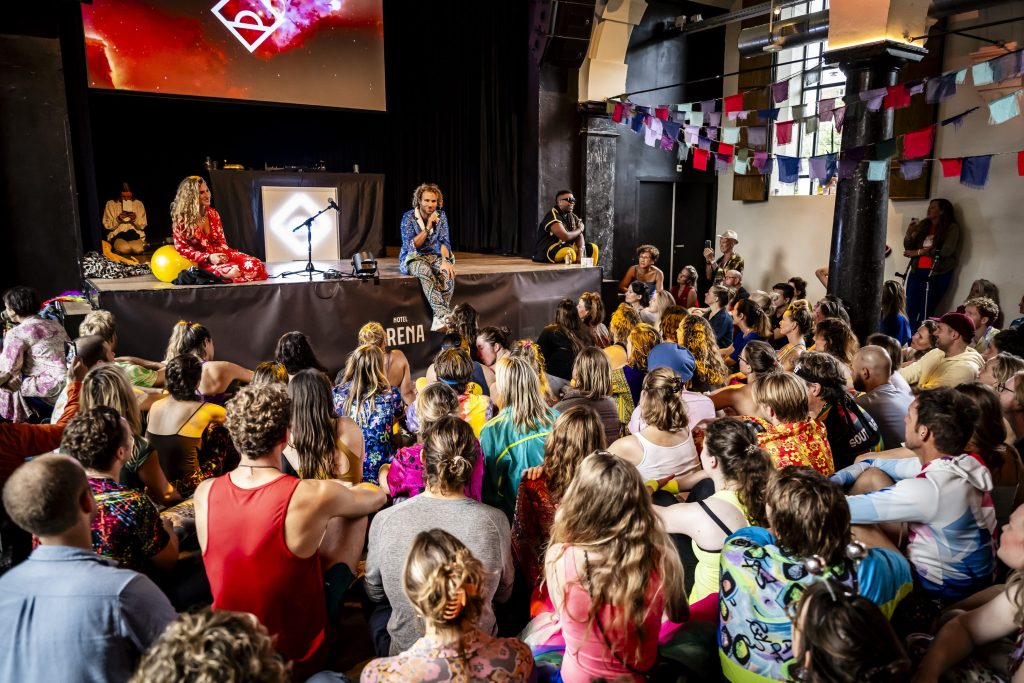 Amsterdam Dance Event gestart met Daybreaker feest in Hotel Arena