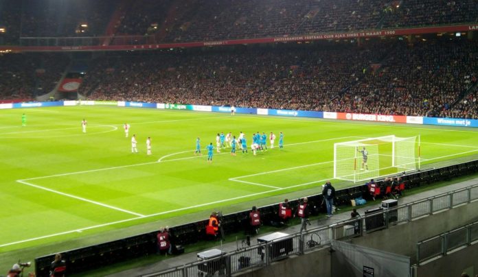 Ajax blijft meedoen om de titel Ajax blijft meedoen om de titel