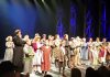 Staande ovatie voor Danny de Munk tijdens officieel afscheid in het DeLaMar theater Staande ovatie voor Danny de Munk tijdens officieel afscheid in het DeLaMar theater