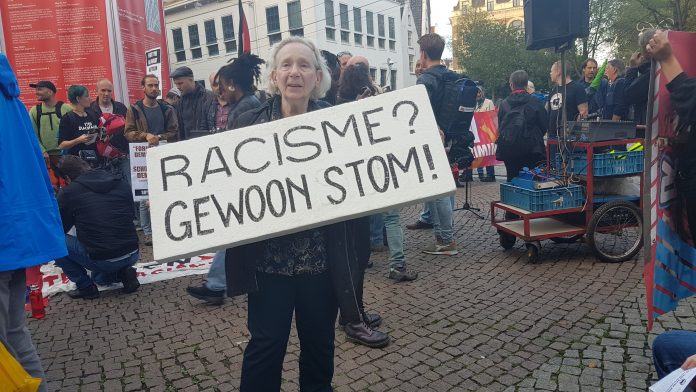 Enkele honderden sympathisanten bij solidariteitsdemonstratie Charlottesville Enkele honderden sympathisanten bij solidariteitsdemonstratie Charlottesville
