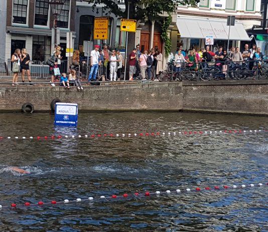 Wat te doen in Amsterdam op zaterdag 2 september Wat te doen in Amsterdam op zondag 3 september Als we de weersvoorspelling mogen geloven dan wordt het deze zondag een heerlijk nazomers dagje in Amsterdam. Reden genoeg om lekker de stad in te gaan met in je hand ons lijstje ‘Wat te doen in Amsterdam op zaterdag 2 september’.