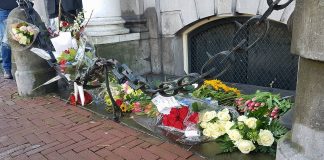 Bloemen voor Eberhard Van der Laan Bloemen voor Eberhard van der Laan
