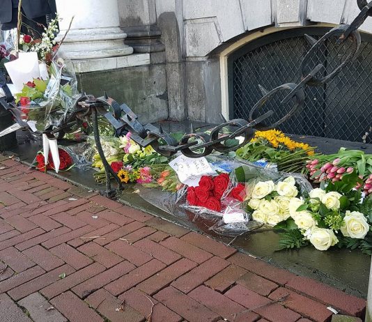 Bloemen voor Eberhard Van der Laan Bloemen voor Eberhard van der Laan