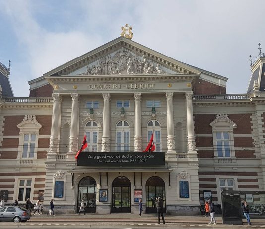 Wat te doen in Amsterdam op zaterdag 14 oktober 2017 Amsterdammers brengen massaal laatste groet aan burgemeester