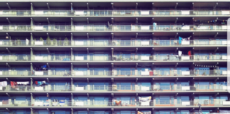 Viering 50 jaar Bijlmer! Viering 50 jaar Bijlmer! Op 25 november 2018 is het exact 50 jaar geleden dat de eerste bewoners de sleutel van hun nieuwe woning in de Bijlmer kregen. Amsterdam viert vanaf vandaag 25 november 2017 een heel jaar lang 50 Jaar Bijlmer.