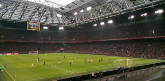 Ajax sluit roerige week af met 3-1 winst op Willem II