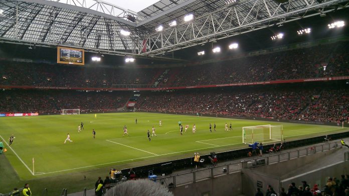Ajax sluit roerige week af met 3-1 winst op Willem II Ajax sluit roerige week af met 3-1 winst op Willem II