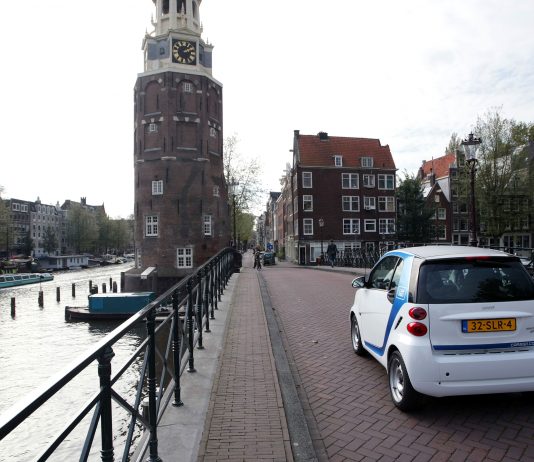 Autodelen in de lift: car2go viert zesde verjaardag in Amsterdam Autodelen in de lift: car2go viert zesde verjaardag in Amsterdam
