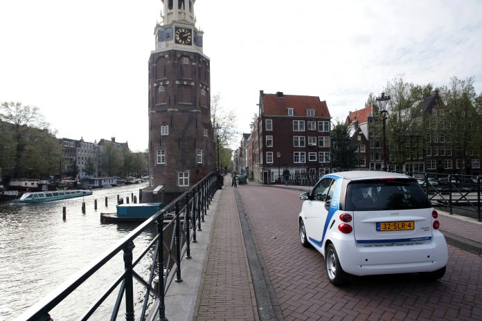Autodelen in de lift: car2go viert zesde verjaardag in Amsterdam Autodelen in de lift: car2go viert zesde verjaardag in Amsterdam