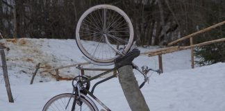 Gemeente en burger samen verantwoordelijk voor bestrijden gladheid Zorg voor uw eigen veiligheid en die van uw buren. Met een sneeuwruimer, bezem, zand of keukenzout komt u al een heel eind. Wacht niet te lang met zout strooien, anders vriest het aan. Gebruik strooizout op een verstandige en verantwoorde manier.