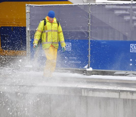 Maandag aangepaste dienstregeling NS en waarschuwing Rijkswaterstaat Maandag aangepaste dienstregeling NS en waarschuwing Rijkswaterstaat