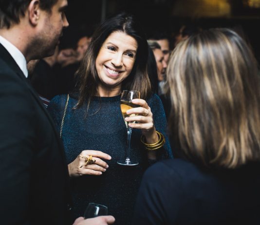 Conservatorium hotel opent Festive Season met kerstboomceremonie Conservatorium hotel opent Festive Season met kerstboomceremonie