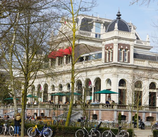 College over Facebook bij VondelCS