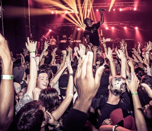 13 NIEUWE ACTS TOEGEVOEGD AAN LINE-UP WOO HAH! FESTIVAL WOO HAH! Heeft 13 nieuwe acts toegevoegd aan de line-up voor het aankomende festival: A$AP ROCKY, CARDI B, ACTION BRONSON, RICH BRIAN, CASHMERE CAT, SMOKEPURPP, DENZEL CURRY, A BOOGIE WIT DA HOODIE, A$AP TWELVYY, NIGHT LOVELL, MULA B en BEATS BY ESKO. RONNIE FLEX komt als zijn alter ego FLONTI STACKS optreden.