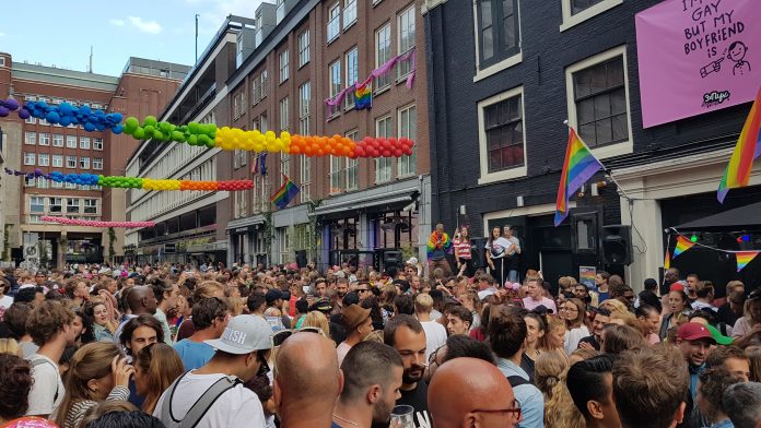 COC Amsterdam roept op tot maatschappelijke actie