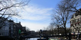 Het is lekker vertoeven in de binnenstad van Amsterdam