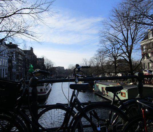 Het is lekker vertoeven in de binnenstad van Amsterdam Het is lekker vertoeven in de binnenstad van Amsterdam