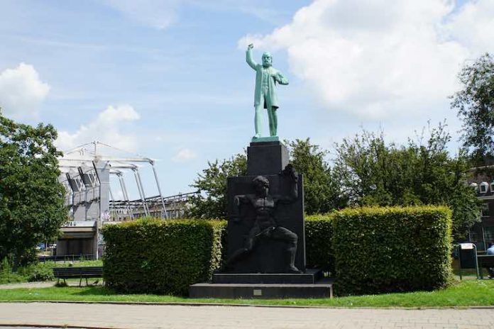 Beeld-ferdinand-domela-nieuwenhuis C1 Blog: leuke dingen te doen in Amsterdam vrijdag 9 maart