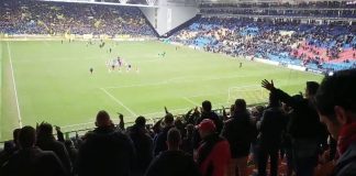Ajax-fans ziedend na blamage van hun club tegen Vitesse