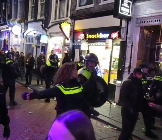 Chaotisch dagje in Amsterdam na invasie van duizenden Britse supporters
