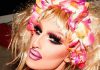 En opnieuw komt er een bekende drag queen naar Amsterdam En opnieuw komt er een bekende drag queen naar Amsterdam