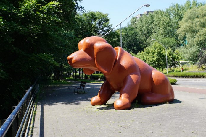 08-04-2018 Rembrrandtpark-beeld-hond-op-brug 1 Blog: leuke dingen te doen in Amsterdam zondag 8 april