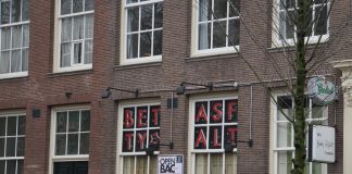 Bart Gielen ontvangt Anna van den Breemer tijdens Barts Boekenclub