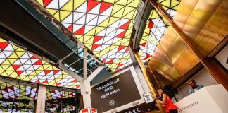 Geheel vernieuwde Kalverpassage geopend in Amsterdam Geheel vernieuwde Kalverpassage geopend in Amsterdam