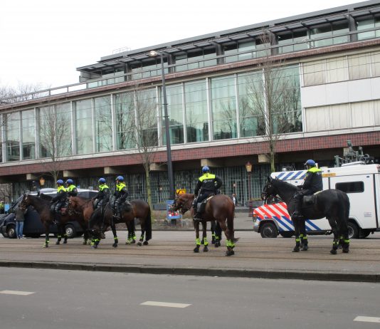 Extra inzet Amsterdamse politieagenten tijdens Koningsdag 2018 Extra inzet Amsterdamse politieagenten tijdens Koningsdag 2018