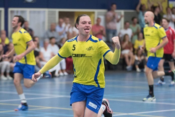 Feest bij Aristos na overwinning tegen Havas Feest bij Aristos na overwinning tegen Havas