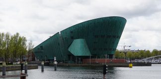 Vier de zomer op het dak van NEMO