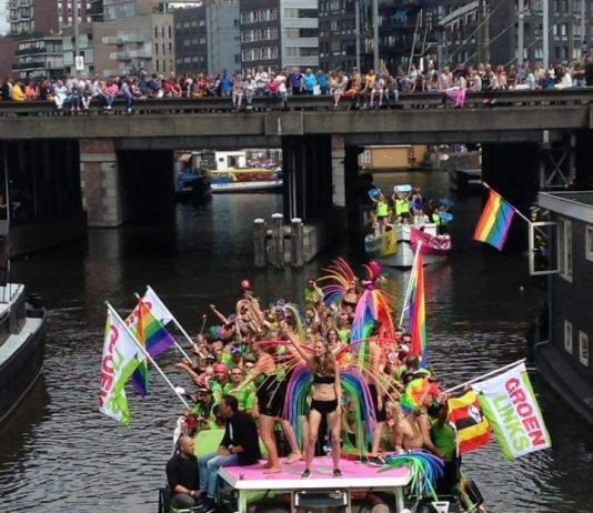 GroenLinks draagt boot op aan helden Gay Pride Istanbul GroenLinks draagt boot op aan helden Gay Pride Istanbul
