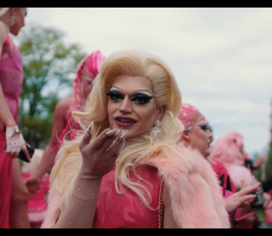 Boodschap Drag Queens United: “Be a hero: express yourself”