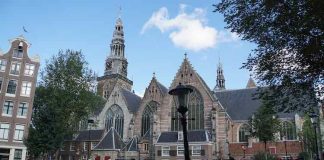 Oude Kerk in Amsterdam presenteert een lang verbogen kunstschat De Oude Kerk presenteert een lang verborgen kunstschat: zeven historische zijruimtes, waaronder enkele die eerder niet voor publiek toegankelijk waren. De inrichting, een samenspel tussen erfgoed en hedendaagse kunst, omvat eigen collectiestukken en topbruiklenen.