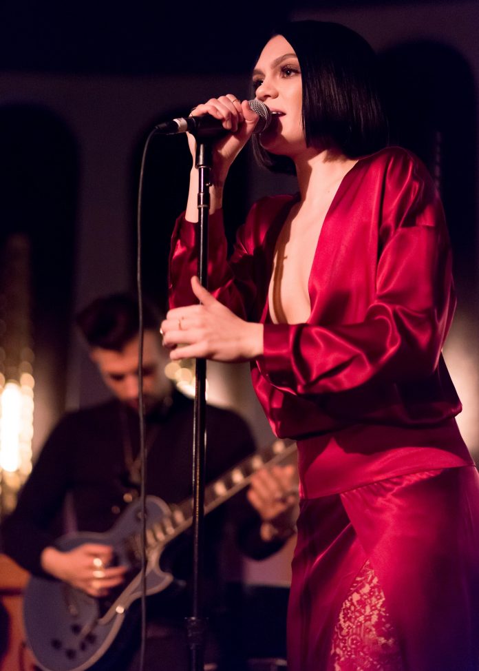 JESSIE J MET THE R.O.S.E. TOUR OP 3 DECEMBER NAAR AFAS LIVE