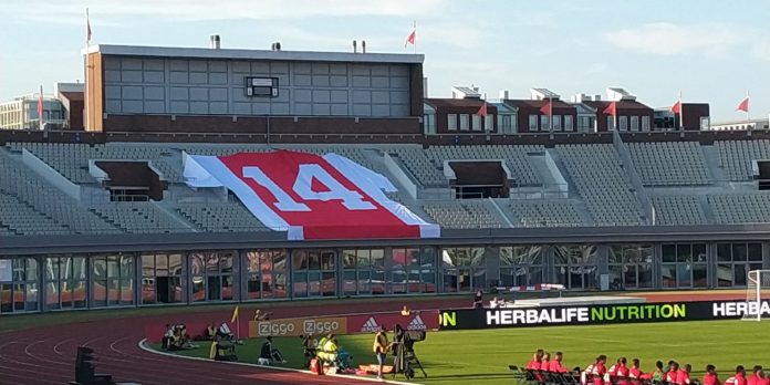 Geen nostalgische zege voor Ajax in het Olympisch Stadion Geen nostalgische zege voor Ajax in het Olympisch Stadion