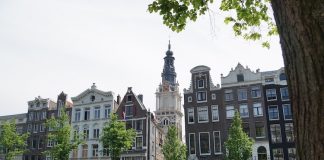 Theatergezelschap Vloeken in de Kerk op zoek naar multicultureel geluk Theatergezelschap Vloeken in de Kerk op zoek naar multicultureel geluk