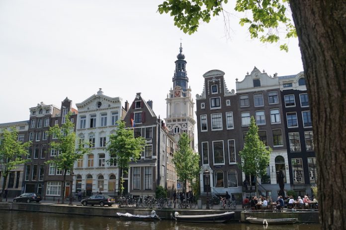 Theatergezelschap Vloeken in de Kerk op zoek naar multicultureel geluk Theatergezelschap Vloeken in de Kerk op zoek naar multicultureel geluk