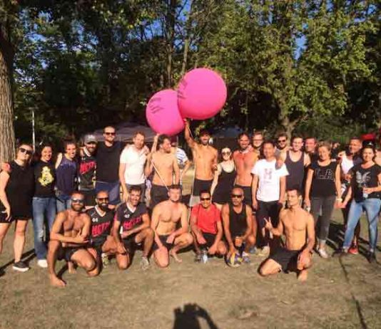 Boot 57: Volleybalvereniging Netzo Amsterdam bouwt op voor de Canal Parade