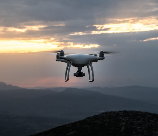 Showavond vliegende drones zo goed als afgelast De eerste showavond met 300 vliegende drones is afgelast