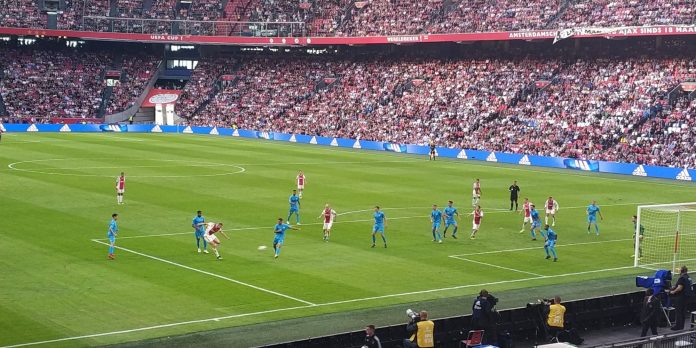 Ajax begint met valse start aan competitie