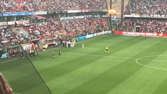 Ajax geeft goede uitgangspositie in Luik uit handen Ajax geeft goede uitgangspositie in Luik uit handen