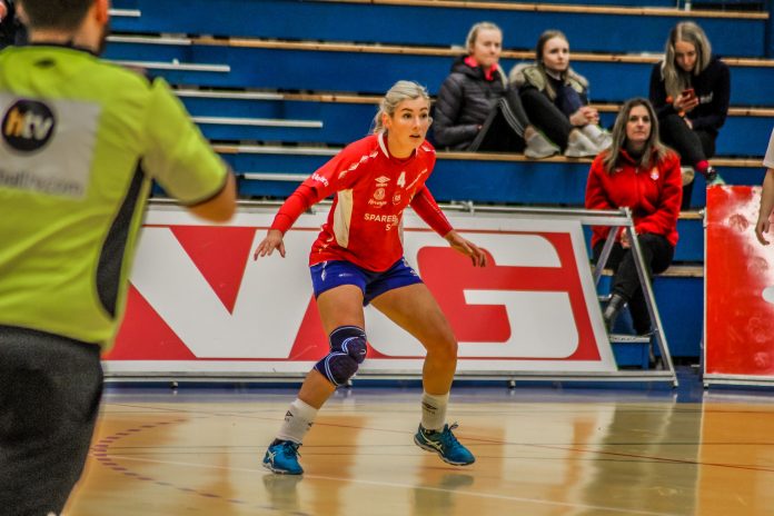 Handbalspeelster Nathalie Hendrikse ook aankomend seizoen prof in Noorwegen Handbalspeelster Nathalie Hendrikse ook aankomend seizoen prof in Noorwegen