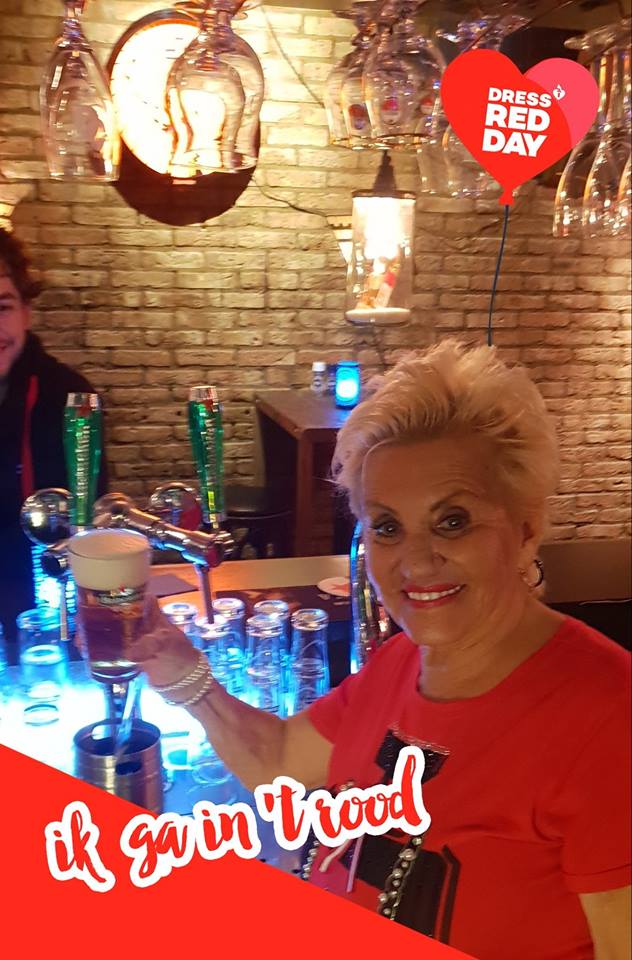 HANNY VEERKAMP EN BAR RIVIERA NEMEN AFSCHEID VAN DE ZOMER HANNY VEERKAMP EN BAR RIVIERA NEMEN AFSCHEID VAN DE ZOMER