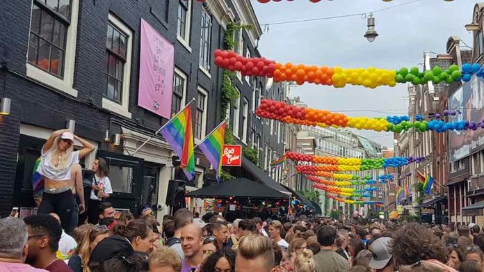 Borrel om COC Amsterdam als collectief zichtbaar te maken Borrel om COC Amsterdam als collectief zichtbaar te maken